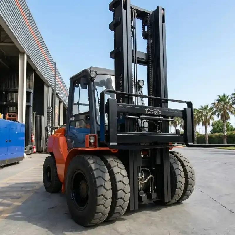 Arriendo de Grúa Horquilla 7 Ton. 4.5m levante, Toyota en SK Rental con cobertura nacional.